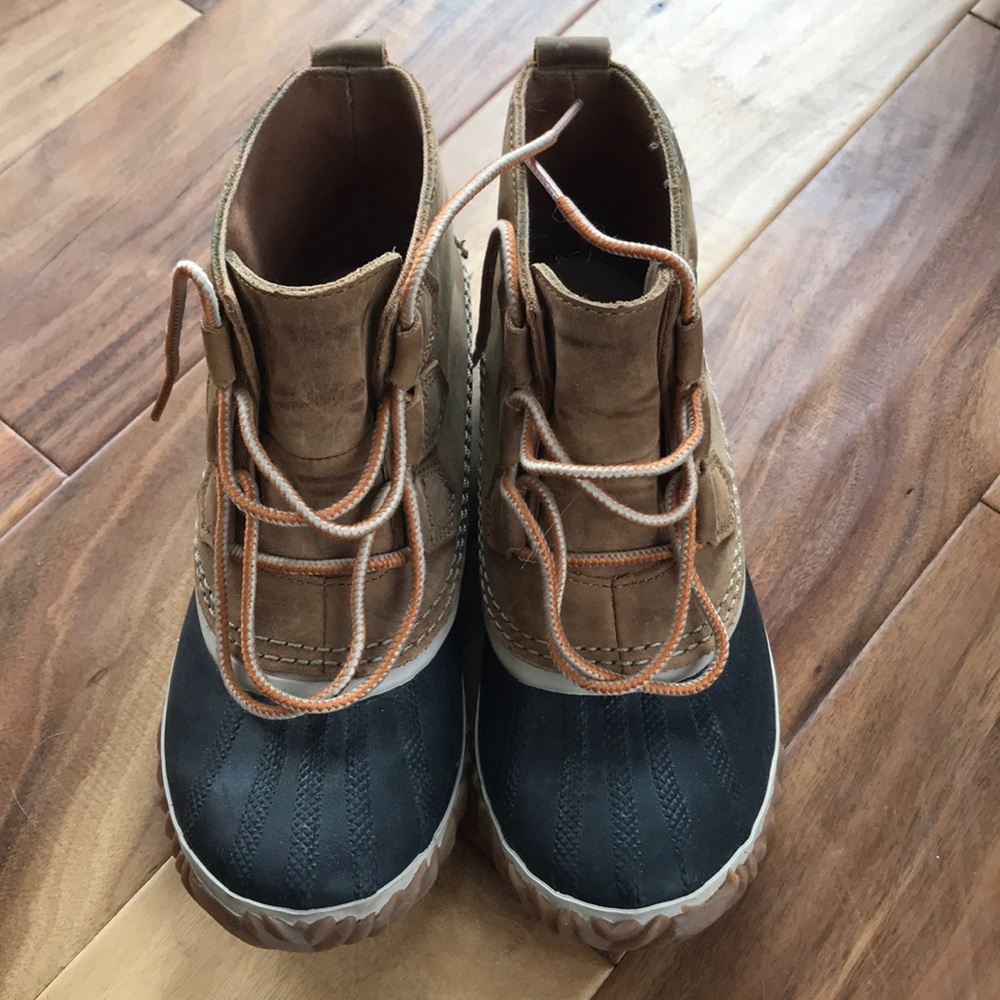 Sorry out n about leather boot. Size 7